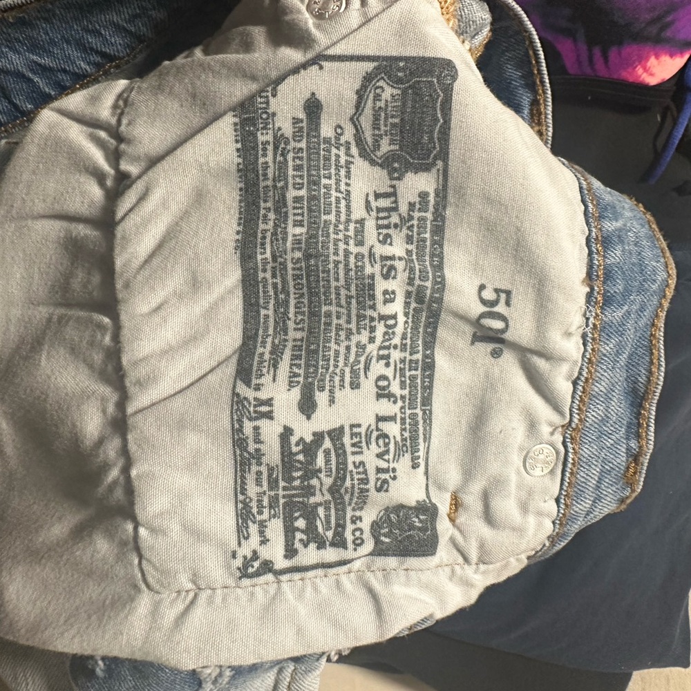 Levis - Picture 3 of 4